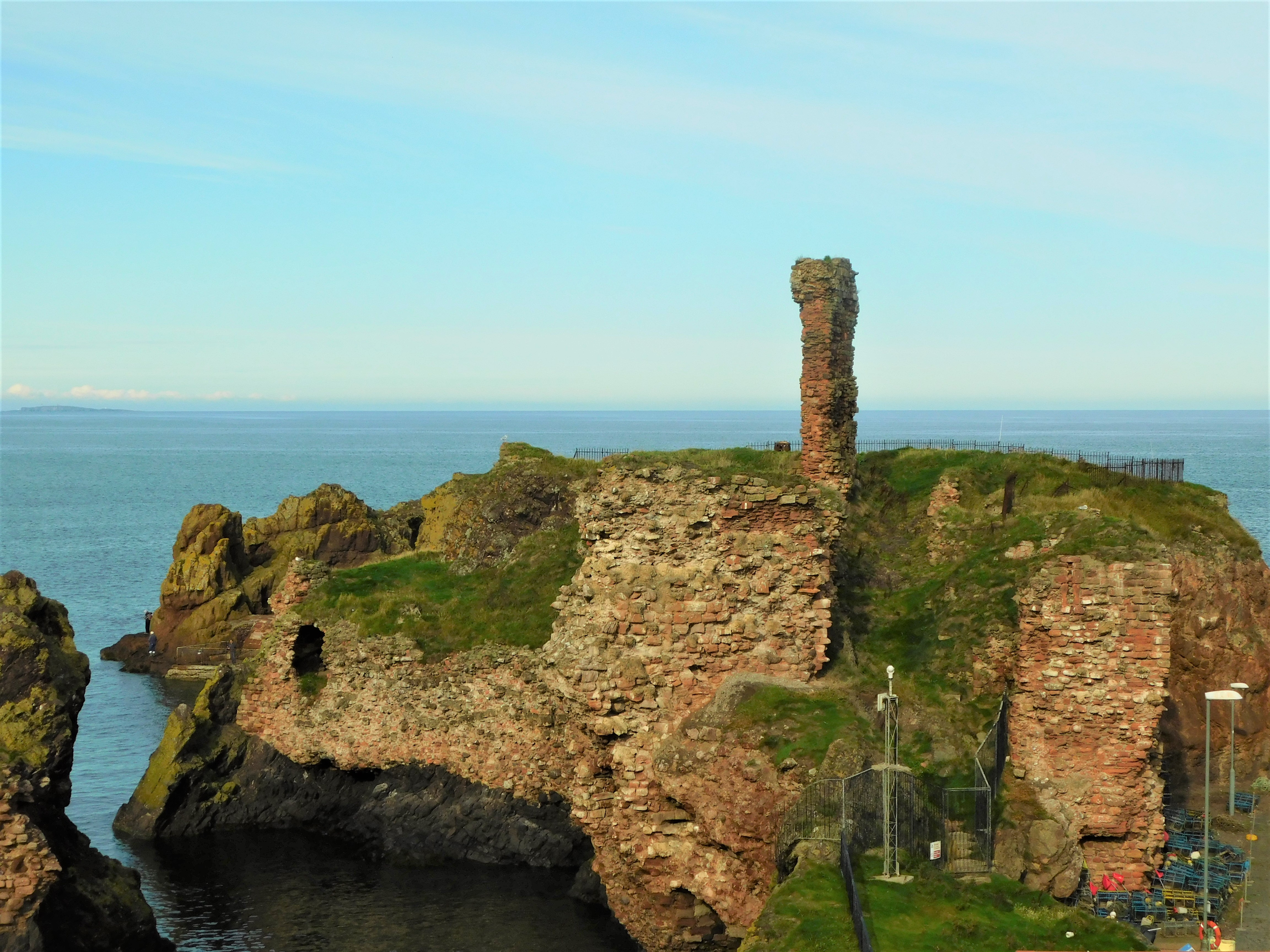 Dunbar Castle | Castle-finders.co.uk